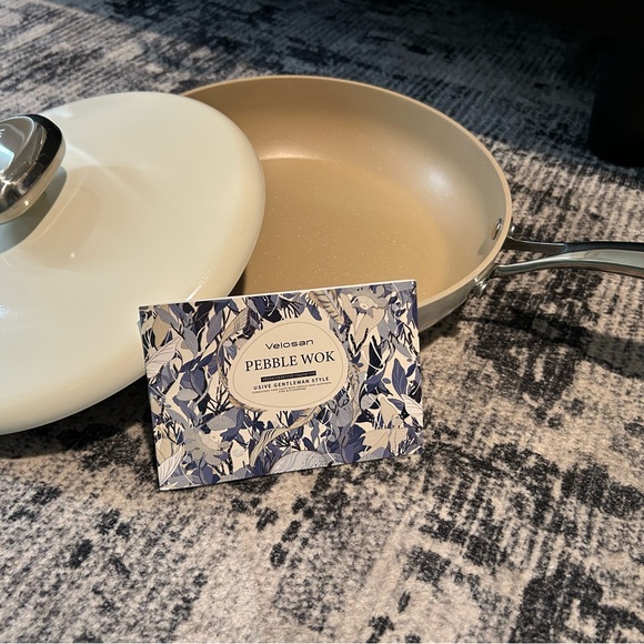 Pebble Wok with Lid - Cream and Green - Picture 2 of 4